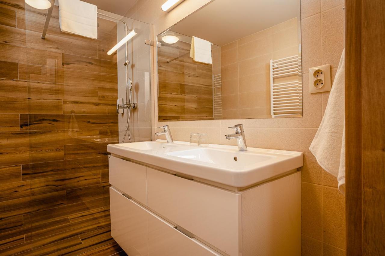 Garni Hotel Dock Bratislava Bagian luar foto