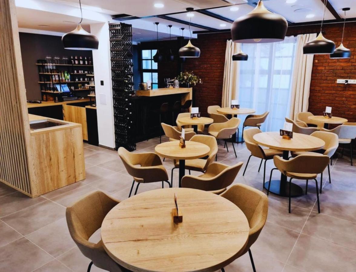 Garni Hotel Dock Bratislava Bagian luar foto